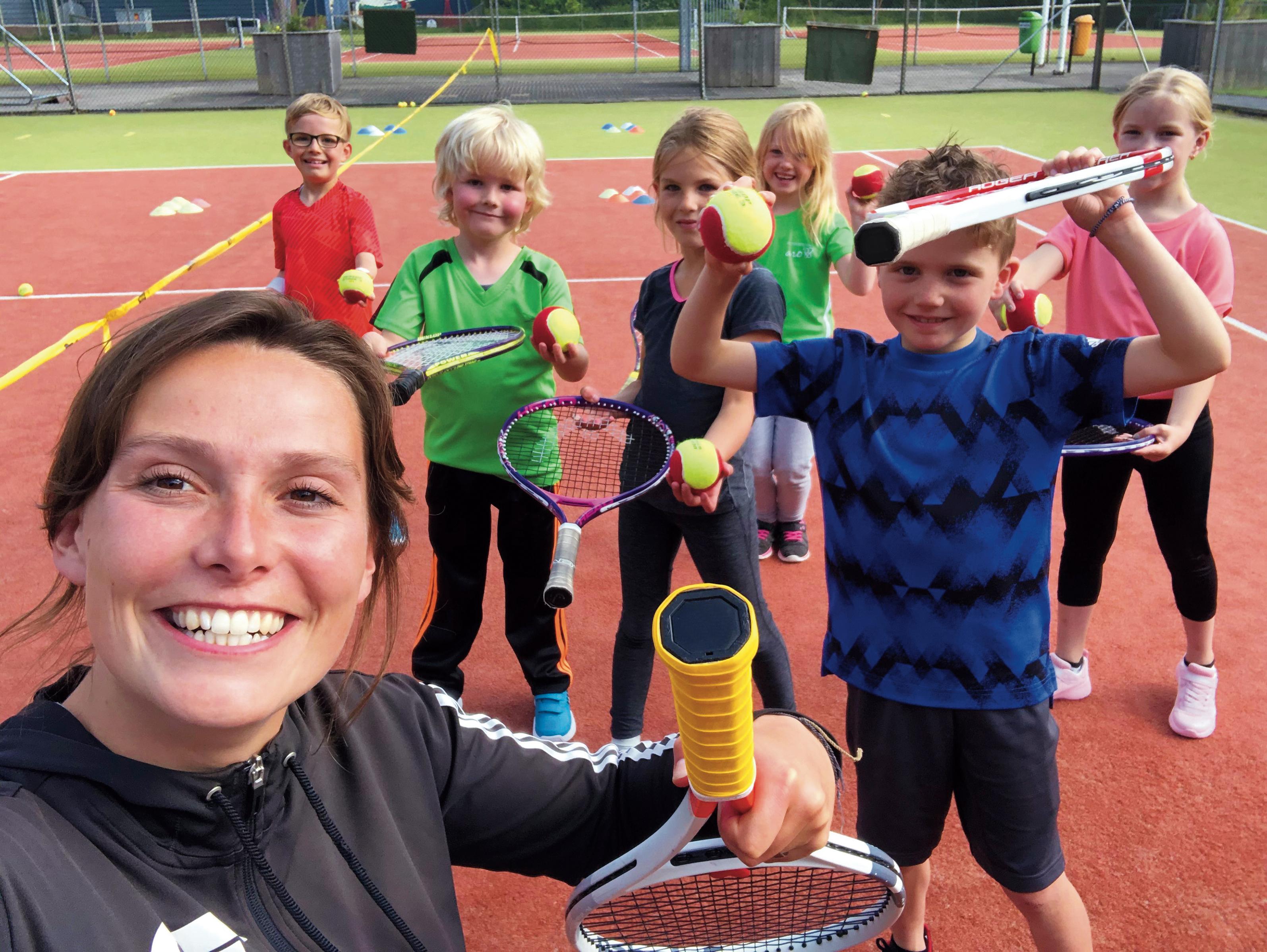 Kinderen en leraar vriendjesmaand